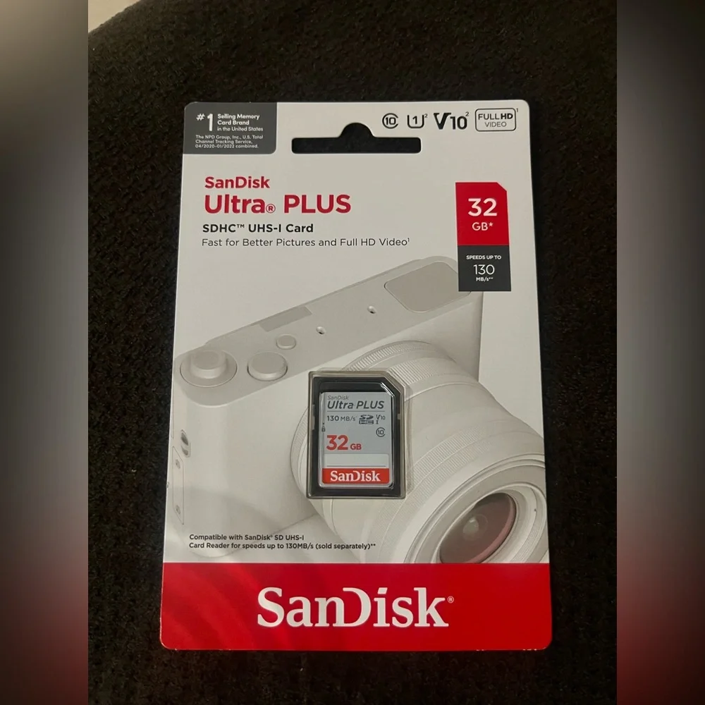 Andis Ultra PLUS 32GB SDHC Card - Red and White